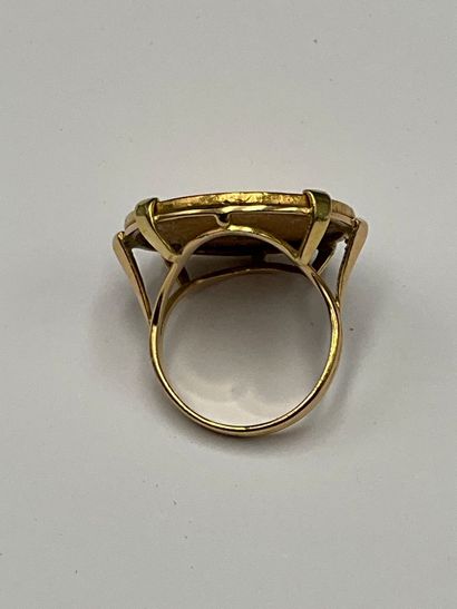 Chevalière in 750-thousandth yellow gold...