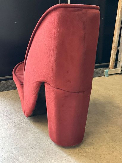 Fauteuil en toile figurant un escarpin. Couleur...