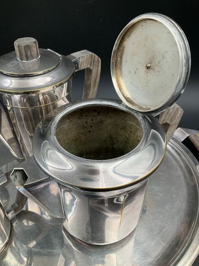 Métal argenté. Un beau service à café, art...