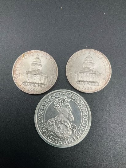 3 pièces en argent dont 2 pièces de 100 fr...