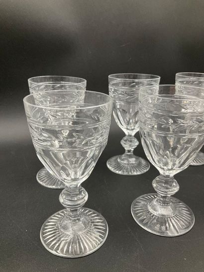 Six verres à vin en cristal de BACCARAT,...