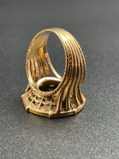 Chevalière in yellow gold 750 thousandths...