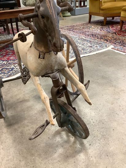 Tricycle en forme de cheval d’époque Napoléon...