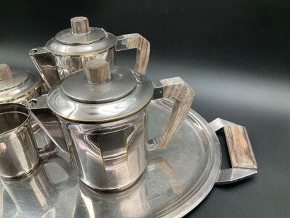 Métal argenté. Un beau service à café, art...