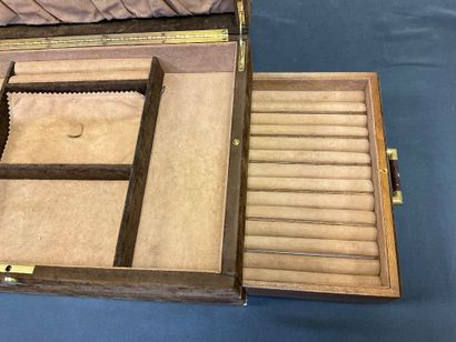 Grande boîte à bijoux en suédine marron,...
