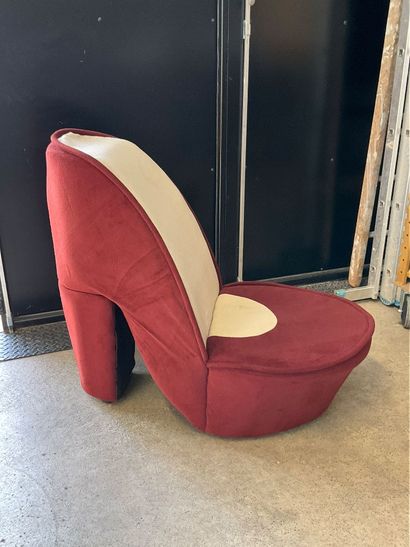 Fauteuil en toile figurant un escarpin. Couleur...