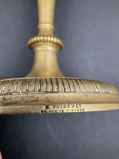 Deux bougeoirs en bronze doré de style Empire....