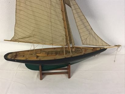 Maquette bois style Pen Duick, 76 cm de longueur...