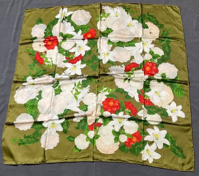 Chanel scarf in green silk decorated with...