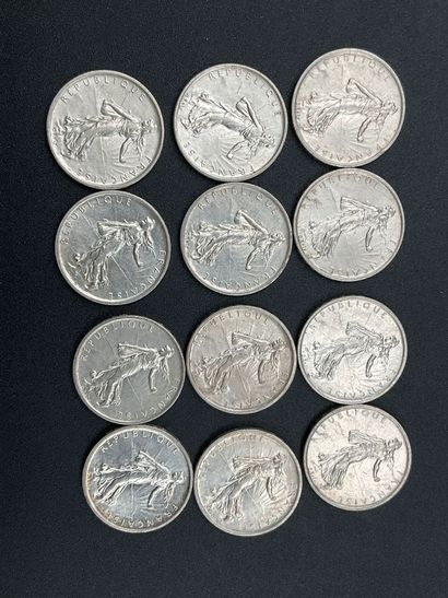Argent: 12 monnaies de 5 frances 1960. Qualité...