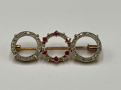 Brooch in 750 thousandths yellow gold and...