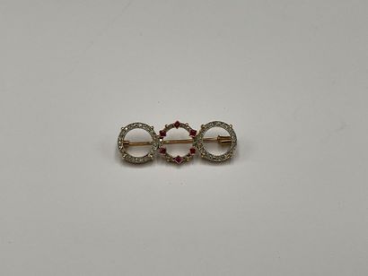 Brooch in 750 thousandths yellow gold and...
