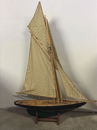 Maquette bois style Pen Duick, 76 cm de longueur...