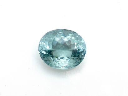 Oval faceted aquamarine on paper.
Weight:...