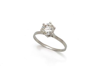 Solitaire ring in 750 thousandths white gold...