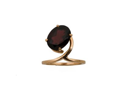 Stylized ring in 750 thousandths gold, set...