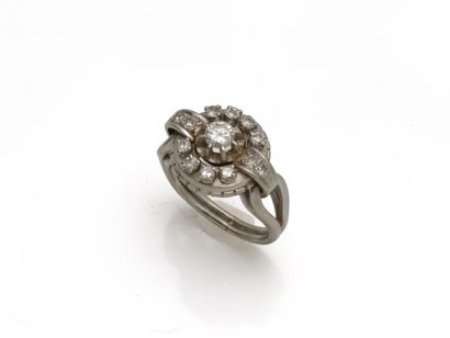 Delicate ring in gold 750 and platinum 850...