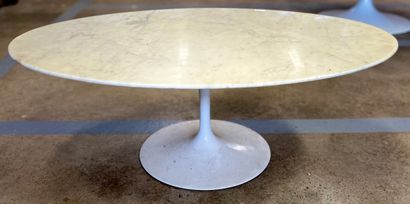 Guéridon ou table basse dans le style KNOLL,...