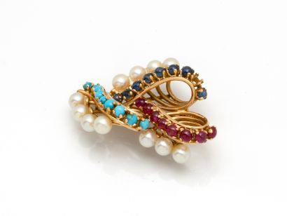 750 thousandths gold lapel clip stylizing...