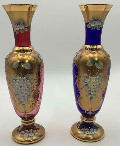MURANO - Paire de vases rouge et bleu à décors...