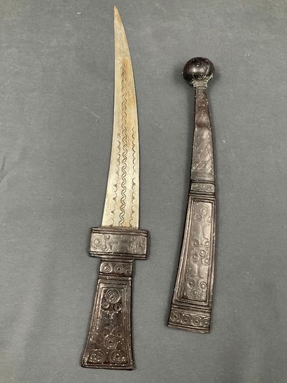 3 daggers, 44 cm, 28 cm, and 46 cm