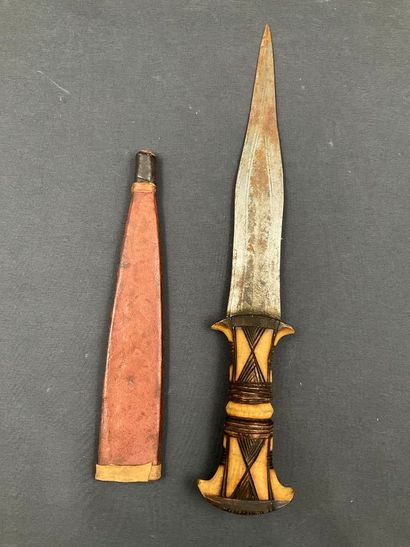 3 daggers, 44 cm, 28 cm, and 46 cm