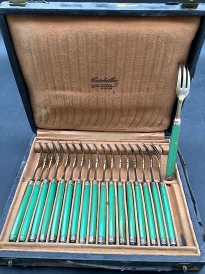 Argent, écrin de 18 fourchettes à dessert...