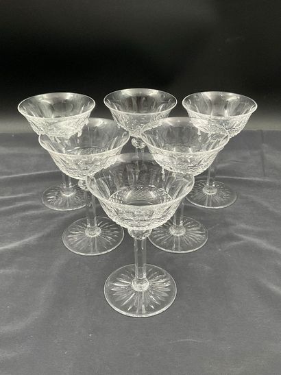 SAINT LOUIS, modèle Tommy, 6 coupes à champagne...