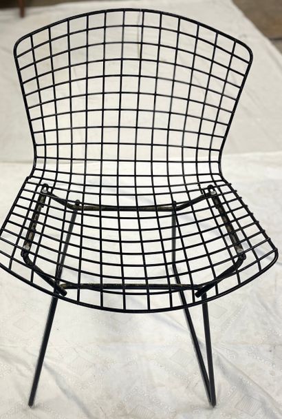 KNOLL BERTOIA, une chaise avec accident.
Dans...