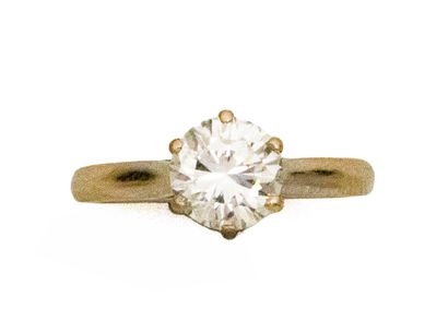 750 white gold solitaire ring, set with a...