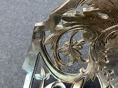 Argent, une pelle à gâteau en argent poinçon...