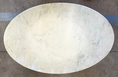 Guéridon ou table basse dans le style KNOLL,...