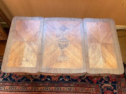 Coiffeuse de style Louis XVI en marqueterie...