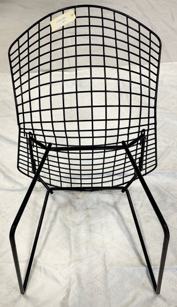 KNOLL BERTOIA, une chaise avec accident.
Dans...