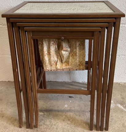 Ensemble de 4 tables gigognes de tailles...