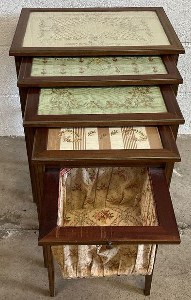 Ensemble de 4 tables gigognes de tailles...