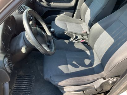 ALFA ROMEO 147 Immatriculée : AW-186-TE 
Genre...