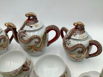 Service à thé et à saké en porcelaine fine...