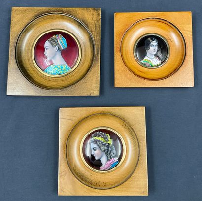 3 portraits miniatures émaillées signées...