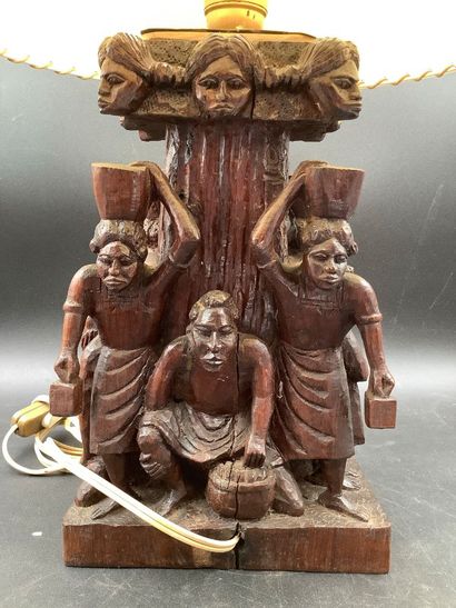 Sculpture Africaine à décor de scènes de...