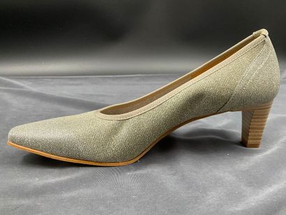 QOOTUM, modèle GALA 492 , pointure 38, paire...