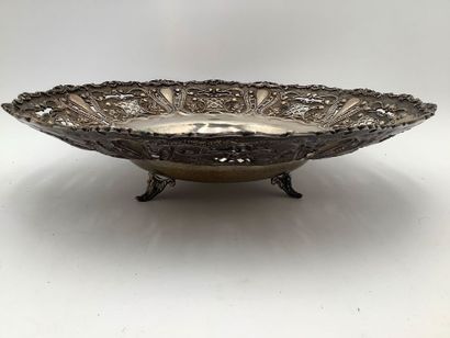 Argent, grande coupe à frise ajourée sur...