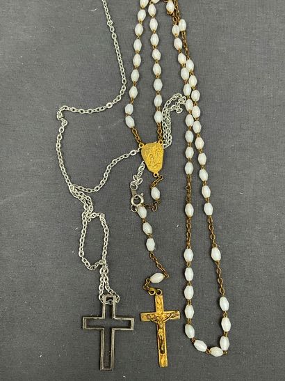 Religiosa, 20 chapelets, croix et médailles,...