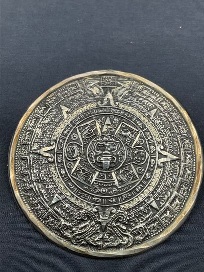 Varia, argent comprenant une broche, une...