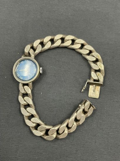 Varia, argent comprenant une broche, une...