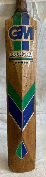 Batte de cricket GM Diamond et une crosse...