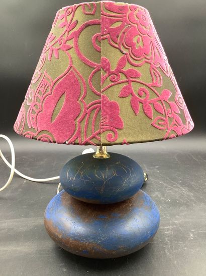 Une lampe en albâtre et une lampe en céramique.
Hauteurs...