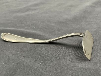 Couverts pour enfant en argent comprenant...