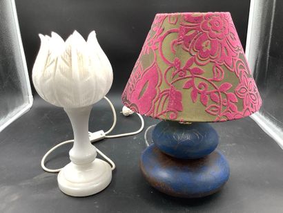 Une lampe en albâtre et une lampe en céramique.
Hauteurs...