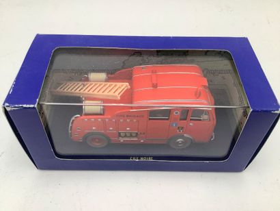 TINTIN, 5 voitures miniatures 1/43 des aventures...